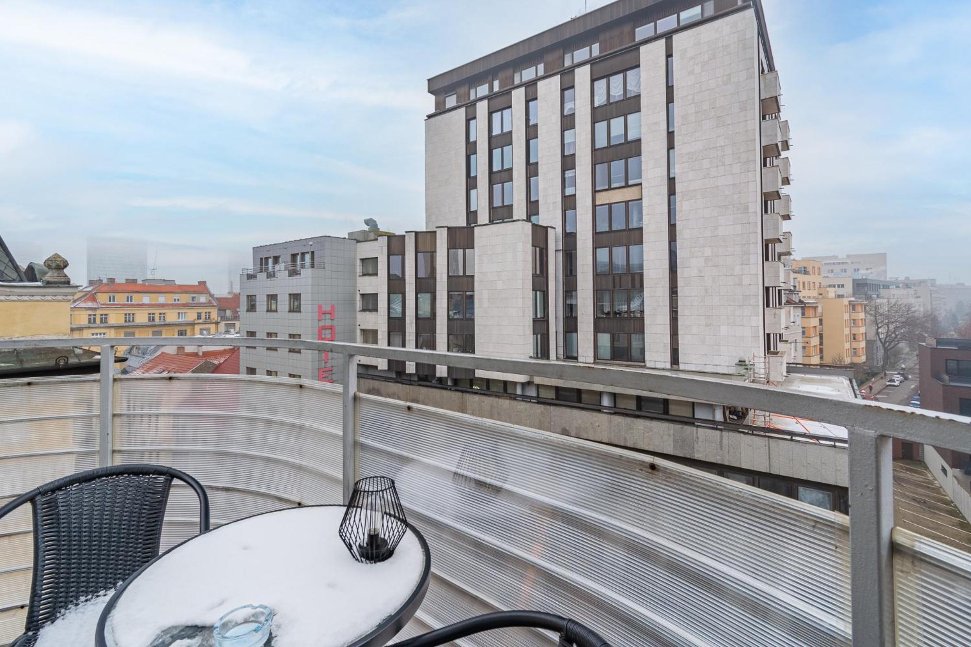 Natural-Style Apartment In The Centre Of Bratislava Bagian luar foto