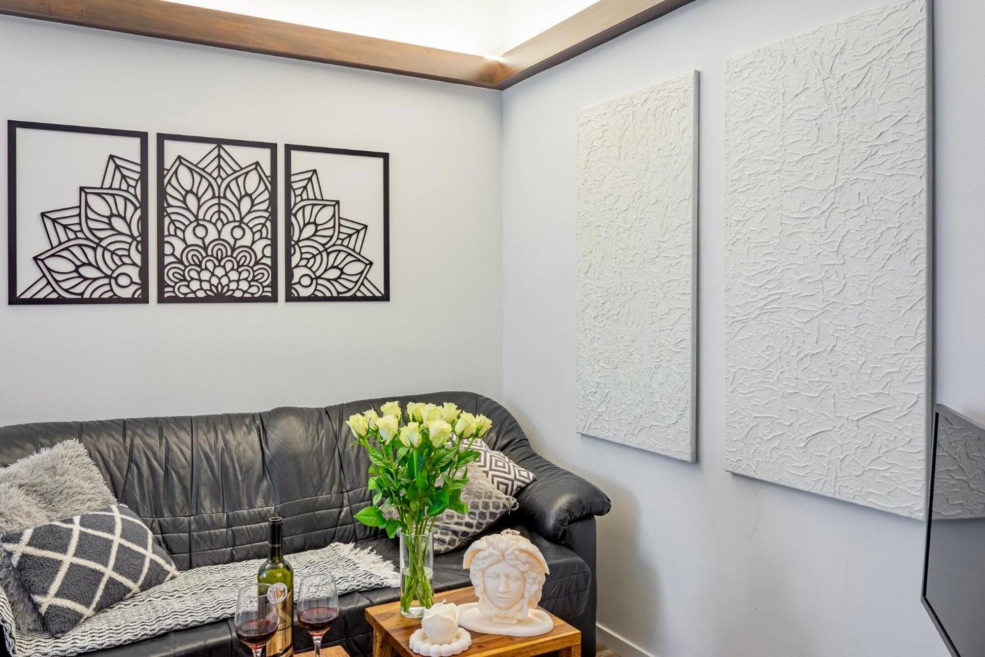 Natural-Style Apartment In The Centre Of Bratislava Bagian luar foto
