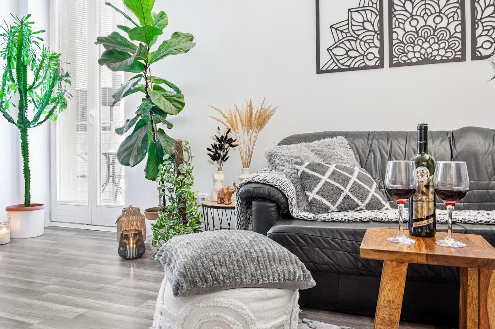 Natural-Style Apartment In The Centre Of Bratislava Bagian luar foto
