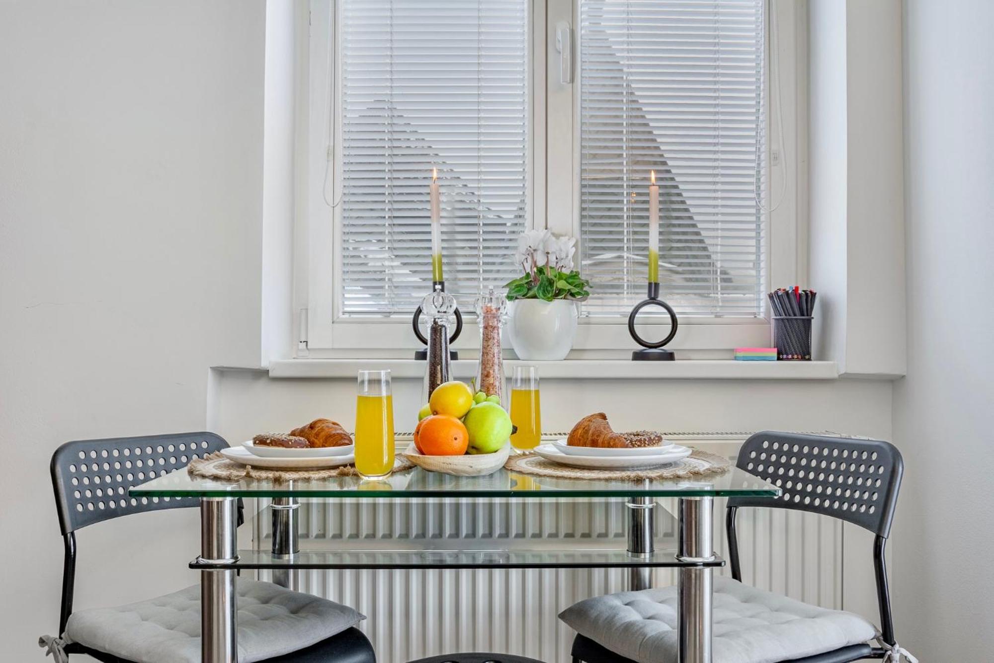 Natural-Style Apartment In The Centre Of Bratislava Bagian luar foto