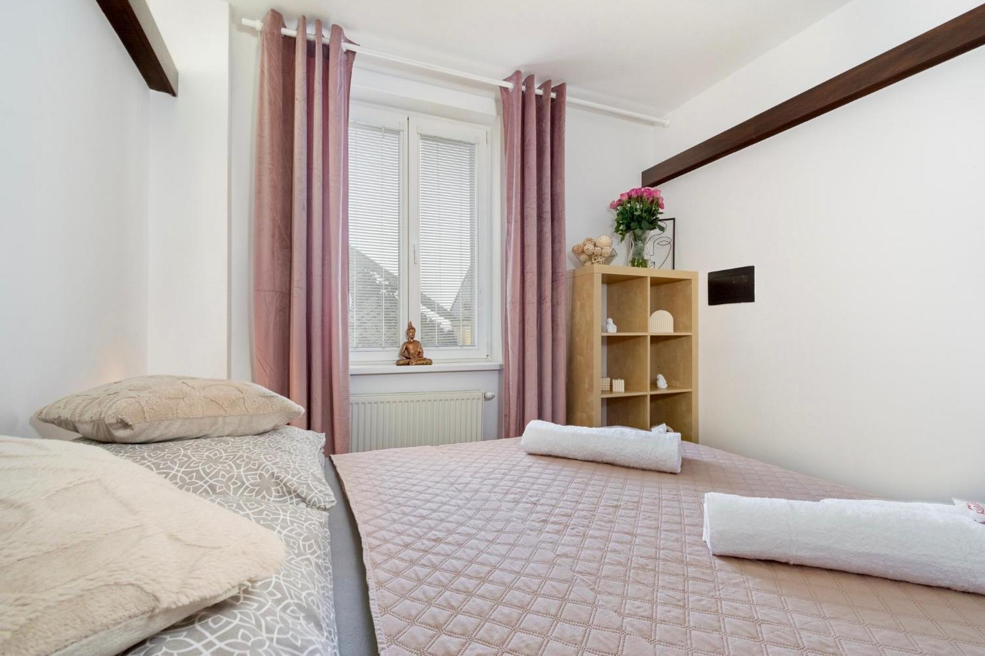 Natural-Style Apartment In The Centre Of Bratislava Bagian luar foto